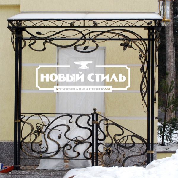 Кованый козырек с перилами